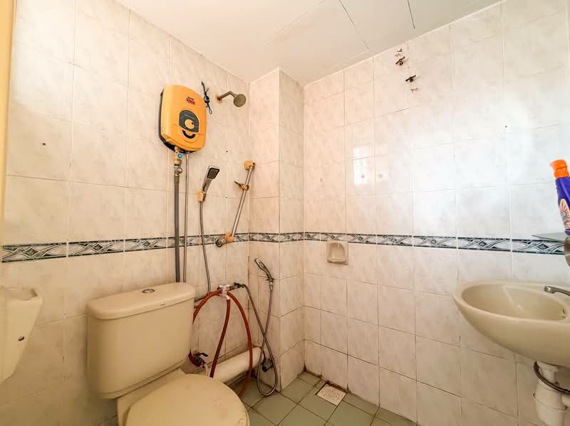 Townhouse for Sale in Taman Lagenda Mas (Cheras) - Nazrin Hakimin - Bathroom - PropertyGuru.com.my