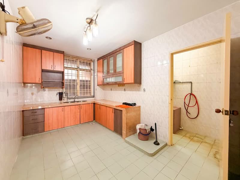 Townhouse for Sale in Taman Lagenda Mas (Cheras) - Nazrin Hakimin - Kitchen - PropertyGuru.com.my