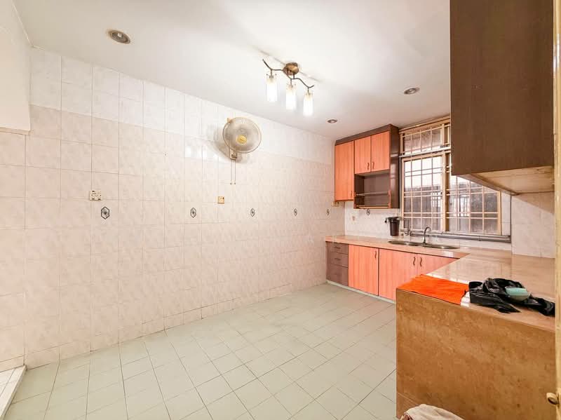 Townhouse for Sale in Taman Lagenda Mas (Cheras) - Nazrin Hakimin - Kitchen - PropertyGuru.com.my