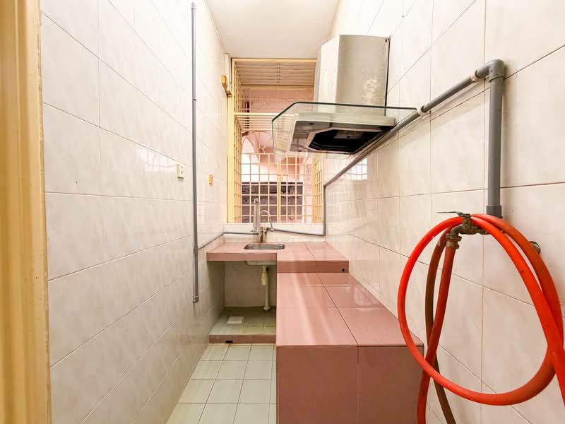 Townhouse for Sale in Taman Lagenda Mas (Cheras) - Nazrin Hakimin - Kitchen - PropertyGuru.com.my