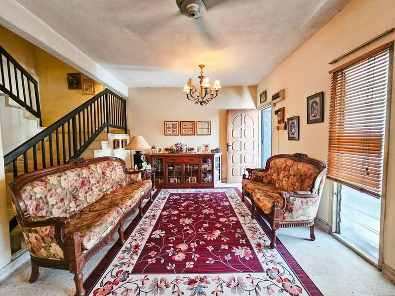 2-storey Terraced House for Sale in Au 2 (Ulu Kelang) - Ali Idris - Living Room - PropertyGuru.com.my