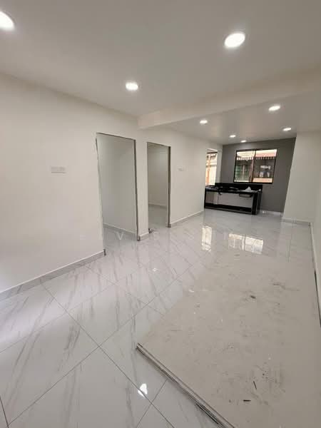 Flat for Sale at Flat Taman Ungku Tun Aminah - Elvis Sim - Interior - PropertyGuru.com.my