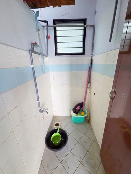 Rumah Bandar untuk Dijual di Bandar Baru Permas Jaya (Permas Jaya) - Loong Hing Liong - Bathroom - PropertyGuru.com.my