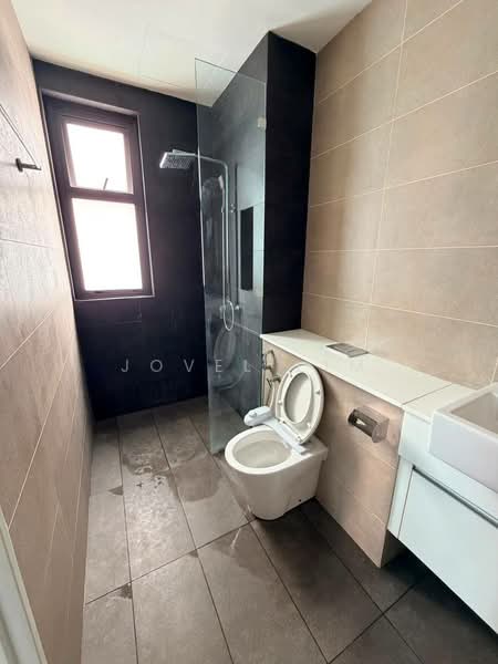 Kediaman Servis untuk Dijual di Setia Sky 88 - Jovel Lim - Bathroom - PropertyGuru.com.my