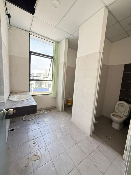 Kilang untuk Disewa di Taman Perindustrian Cemerlang (Ulu Tiram) - Joey Tay - Bathroom - PropertyGuru.com.my