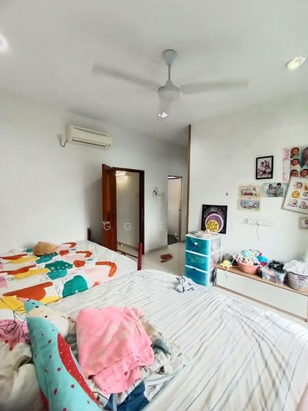 Rumah Teres 2.5-Tingkat untuk Dijual di Taman Bukit Jaya (Ulu Tiram) - Paggie Tee - Bedroom - PropertyGuru.com.my