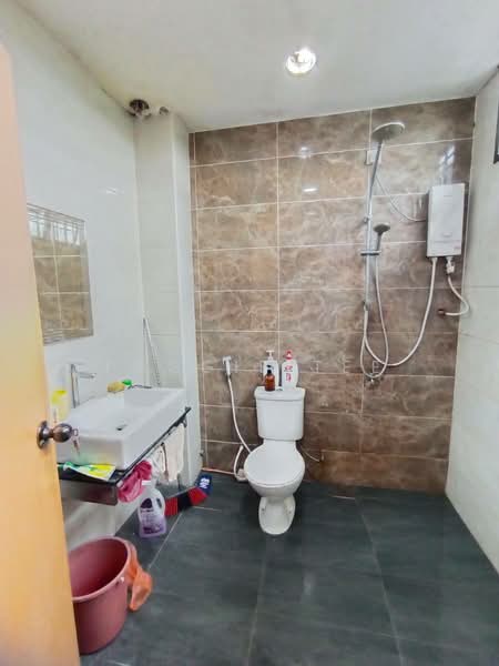 Rumah Teres 2.5-Tingkat untuk Dijual di Taman Bukit Jaya (Ulu Tiram) - Paggie Tee - Bathroom - PropertyGuru.com.my