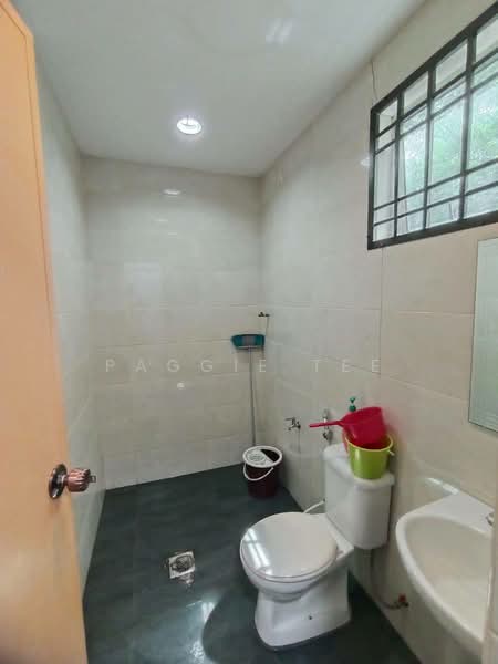 Rumah Teres 2.5-Tingkat untuk Dijual di Taman Bukit Jaya (Ulu Tiram) - Paggie Tee - Bathroom - PropertyGuru.com.my