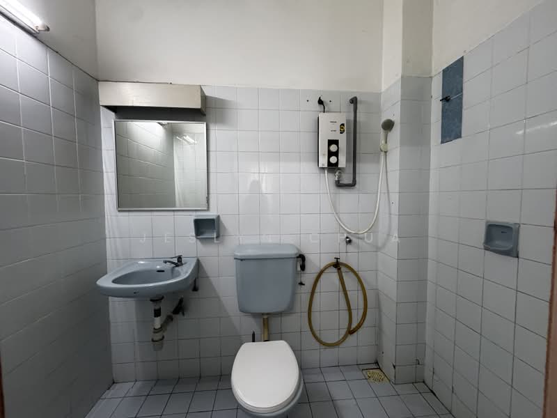 Rumah Teres 1.5-Tingkat untuk Disewa di Usj 2 (Subang Jaya) - Jeslyn Chua - Bathroom - PropertyGuru.com.my