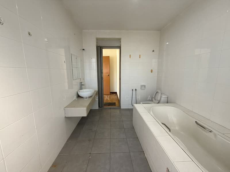 Semi-Detached House for Rent in Taman Anggun (Rawang) - Jaden Chai - Bathroom - PropertyGuru.com.my