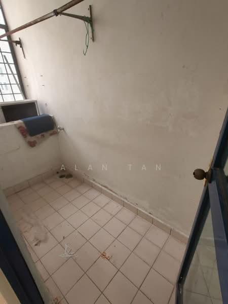 Pangsapuri untuk Disewa di Aster Court - Alan Tan - Balcony - PropertyGuru.com.my