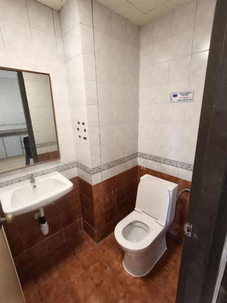 Pangsapuri untuk Disewa di Aster Court - Alan Tan - Bathroom - PropertyGuru.com.my