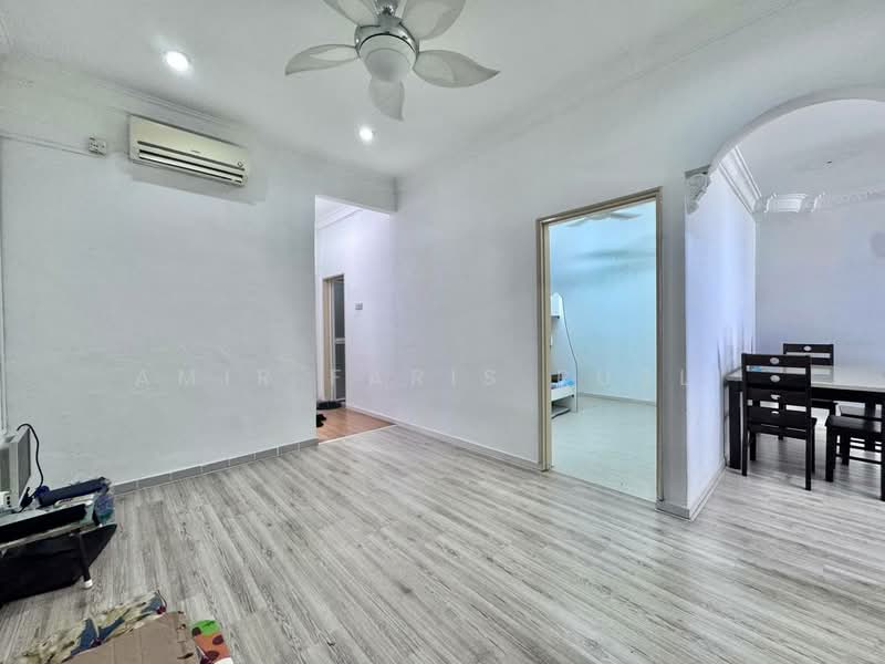 1-storey Terraced House for Sale in Taman Daya (Johor Bahru) - Amir Faris Rusli - Living Room - PropertyGuru.com.my