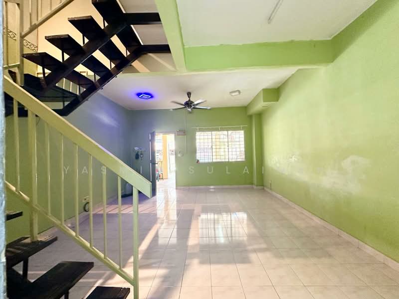 Rumah Teres 2-Tingkat untuk Dijual di Bandar Tasik Puteri (Rawang) - Yasmin Sulaiman - Living Room - PropertyGuru.com.my