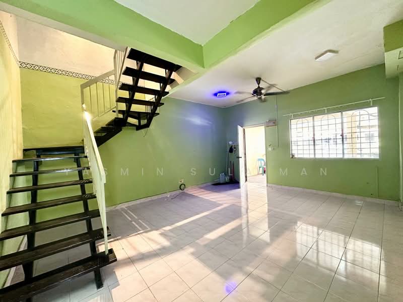 Rumah Teres 2-Tingkat untuk Dijual di Bandar Tasik Puteri (Rawang) - Yasmin Sulaiman - Living Room - PropertyGuru.com.my