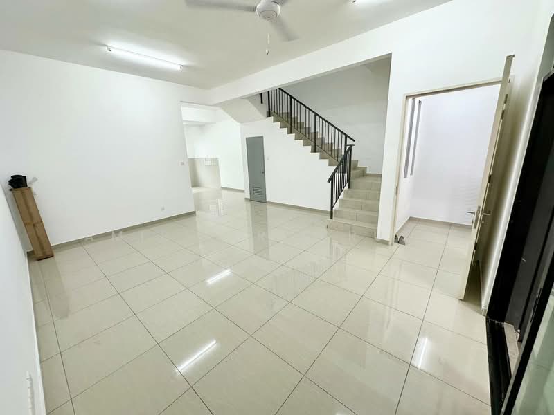 Terraced House for Sale in Bandar Putra (Kulai) - Amir Faris Rusli - Living Room - PropertyGuru.com.my