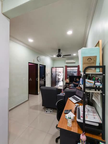 Rumah Teres 1-Tingkat untuk Dijual di Taman Universiti (Skudai) - Paggie Tee - Living Room - PropertyGuru.com.my