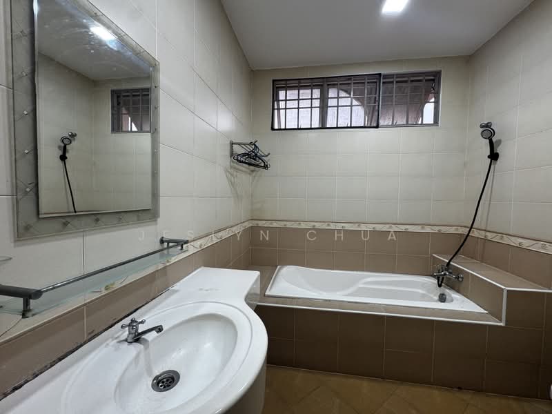 Rumah Teres 2-Tingkat untuk Disewa di Usj 1 (Subang Jaya) - Jeslyn Chua - Bathroom - PropertyGuru.com.my