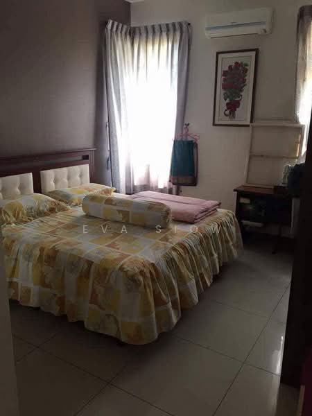 Semi-Detached House for Sale in Taman Universiti (Skudai) - Eva Siow - Bedroom - PropertyGuru.com.my