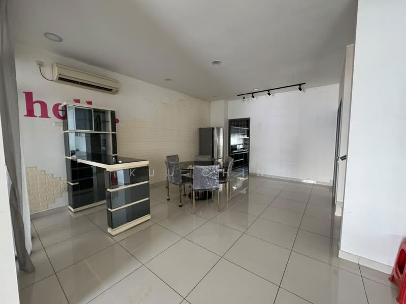 Rumah Teres 2-Tingkat untuk Dijual di Setia Tropika (Johor Bahru) - Kuu Chin - Living Room - PropertyGuru.com.my