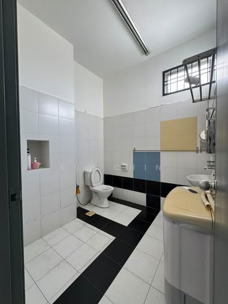 Rumah Teres 2-Tingkat untuk Dijual di Setia Tropika (Johor Bahru) - Kuu Chin - Bathroom - PropertyGuru.com.my