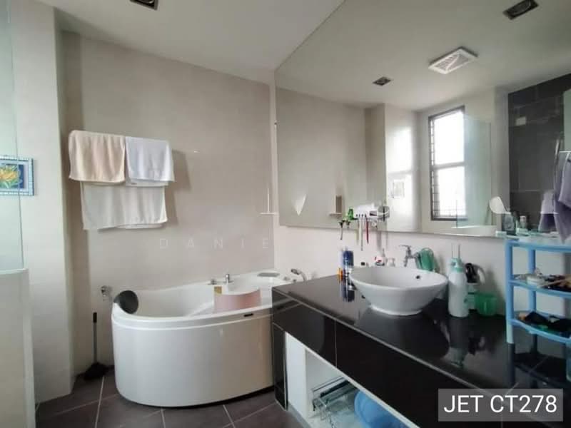 Rumah Berkembar untuk Dijual di Bandar Botanic (Klang) - Daniel Kok - Bathroom - PropertyGuru.com.my