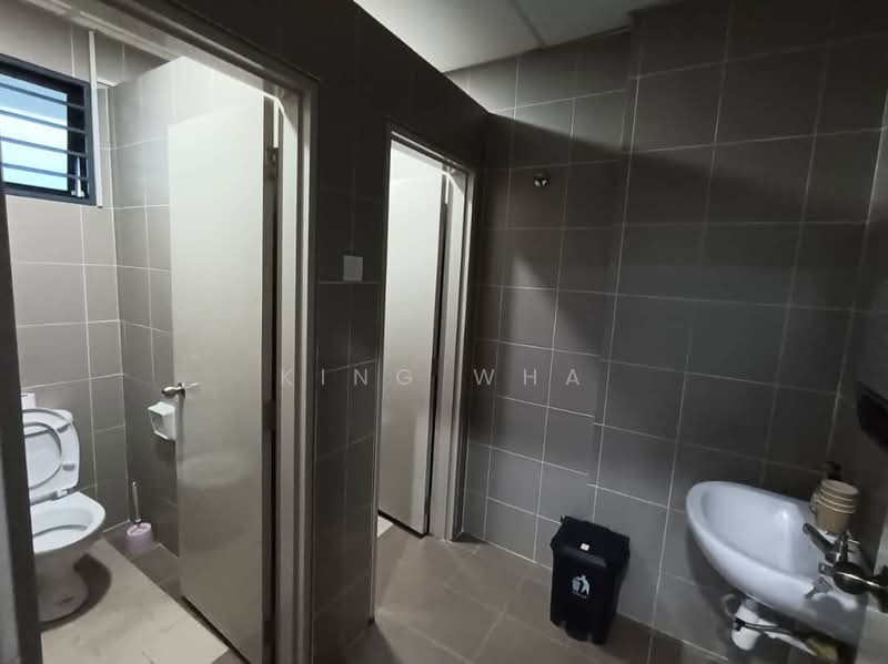 Shop / Office for Sale in Taman Melawati (Ulu Kelang) - King Wha - Bathroom - PropertyGuru.com.my