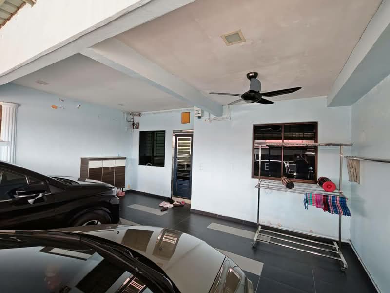 Rumah Teres 1-Tingkat untuk Dijual di Taman Universiti (Skudai) - Paggie Tee - Car Park - PropertyGuru.com.my