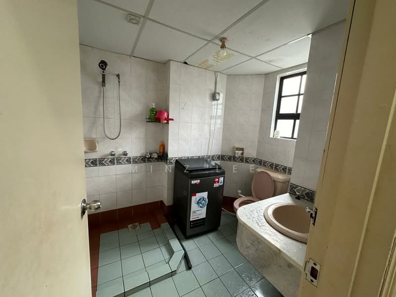 Pangsapuri untuk Dijual di Mawar Apartment - Minz Lee - Bathroom - PropertyGuru.com.my