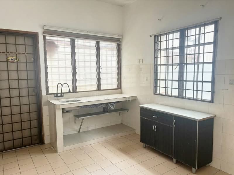 Rumah Teres 2-Tingkat untuk Disewa di Seksyen 3 Bandar Baru Bangi (Bandar Baru Bangi) - Aimi Mahirah - Kitchen - PropertyGuru.com.my