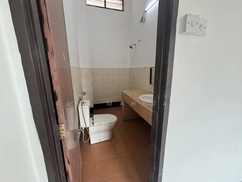 Rumah Teres 2-Tingkat untuk Disewa di Seksyen 3 Bandar Baru Bangi (Bandar Baru Bangi) - Aimi Mahirah - Bathroom - PropertyGuru.com.my