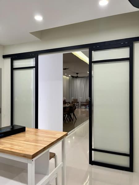 Service Residence for Sale at Sapphire Paradigm - Aeric Petrelli Goh - Interior - PropertyGuru.com.my