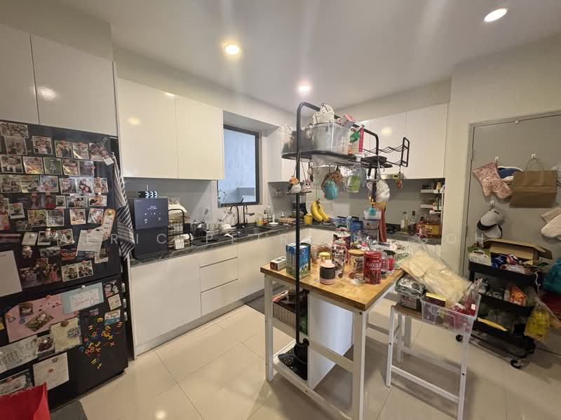 Service Residence for Sale at Sapphire Paradigm - Aeric Petrelli Goh - Kitchen - PropertyGuru.com.my