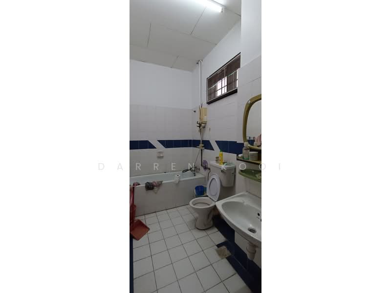 Rumah Berkembar untuk Dijual di Taman Bagan (Butterworth) - Darren Kooi - Bathroom - PropertyGuru.com.my