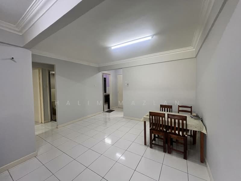 Kondominium untuk Disewa di Cyberia Smart Homes - Halim Mazlan - Living Room - PropertyGuru.com.my