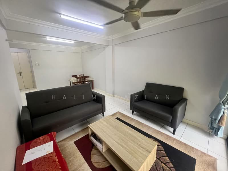 Kondominium untuk Disewa di Cyberia Smart Homes - Halim Mazlan - Living Room - PropertyGuru.com.my