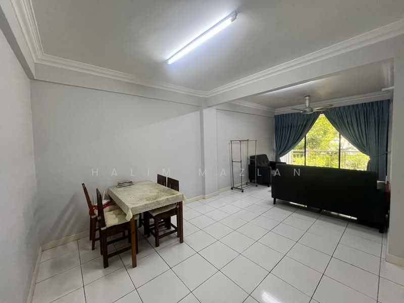 Kondominium untuk Disewa di Cyberia Smart Homes - Halim Mazlan - Living Room - PropertyGuru.com.my