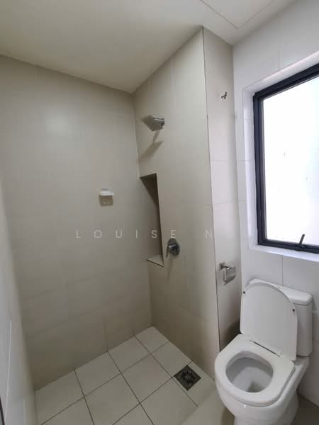Kediaman Servis untuk Dijual di Residences @ 1 Tebrau - Louise Ng - Bathroom - PropertyGuru.com.my