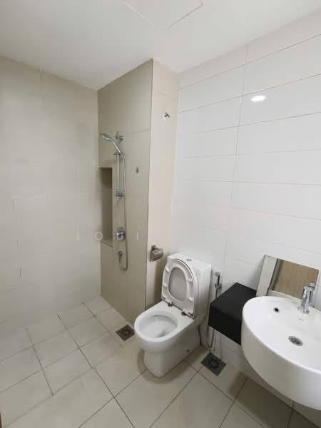 Kediaman Servis untuk Dijual di Residences @ 1 Tebrau - Louise Ng - Bathroom - PropertyGuru.com.my