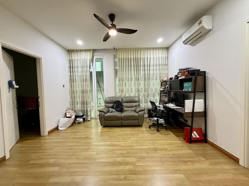 Rumah Berkembar untuk Dijual di Seksyen U1 (Glenmarie) - Kenny Chua - Living Room - PropertyGuru.com.my