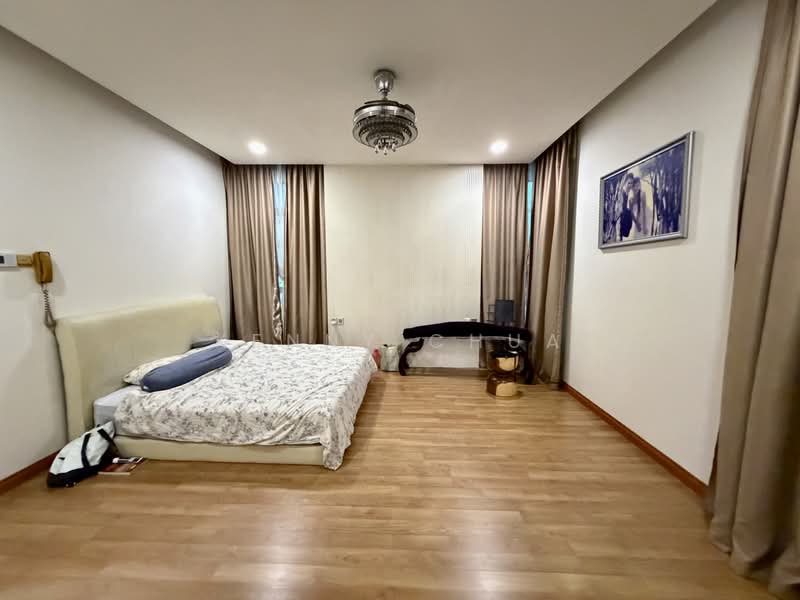 Rumah Berkembar untuk Dijual di Seksyen U1 (Glenmarie) - Kenny Chua - Bedroom - PropertyGuru.com.my