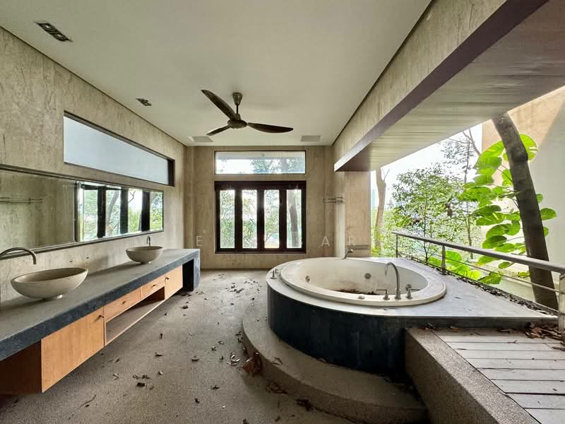 Bungalow House untuk Dijual di Seksyen 7 (Shah Alam) - Reena Sarif - Bathroom - PropertyGuru.com.my