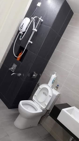 Kondominium untuk Disewa di Ascenda Residence @ Skyarena - Ricky Ng - Bathroom - PropertyGuru.com.my