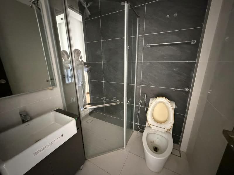 Kondominium untuk Dijual di Bay Point @ Country Garden Danga Bay - NG ZEN XI - Bathroom - PropertyGuru.com.my
