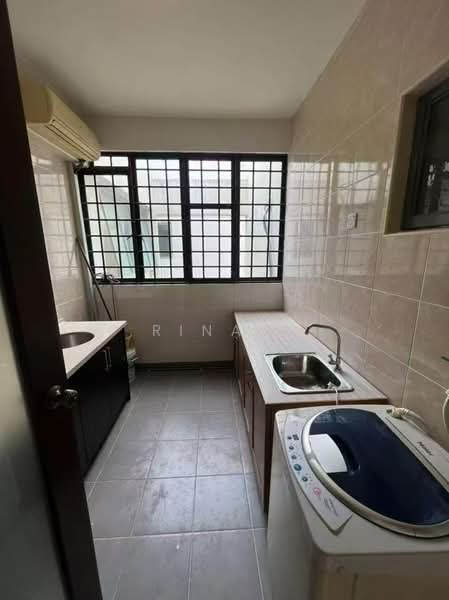Kediaman Servis untuk Dijual di D'Alamanda - Rina . - Kitchen - PropertyGuru.com.my