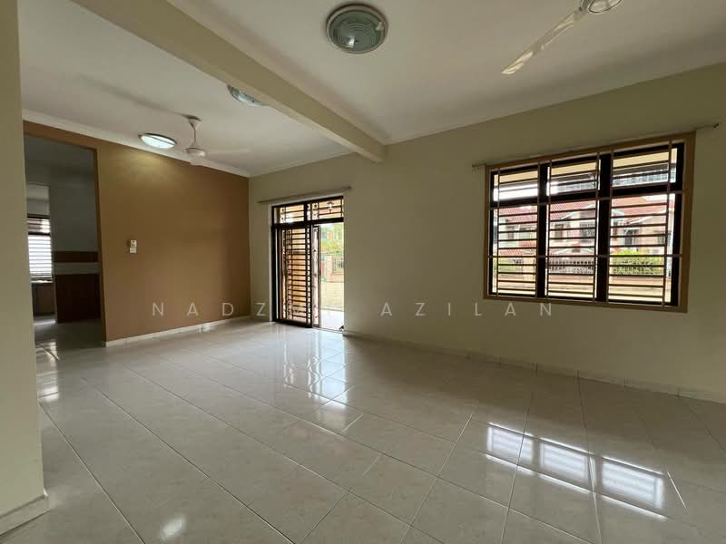 2-storey Terraced House for Sale in Taman Damansara Aliff (Tampoi) - Nadzmi Azilan - Living Room - PropertyGuru.com.my