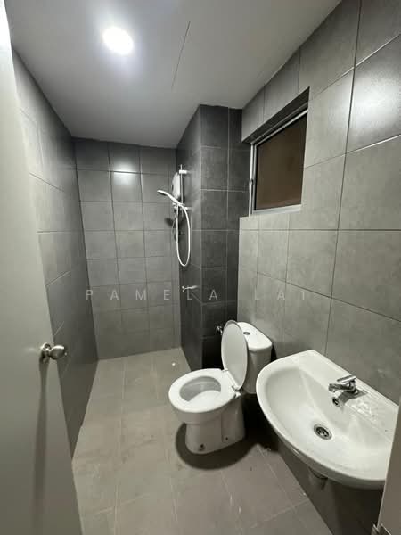 Kondominium untuk Disewa di Residensi Sateria - Pamela Lai - Bathroom - PropertyGuru.com.my