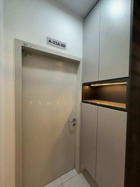 Kondominium untuk Disewa di Residensi Sateria - Pamela Lai - Entrance - PropertyGuru.com.my