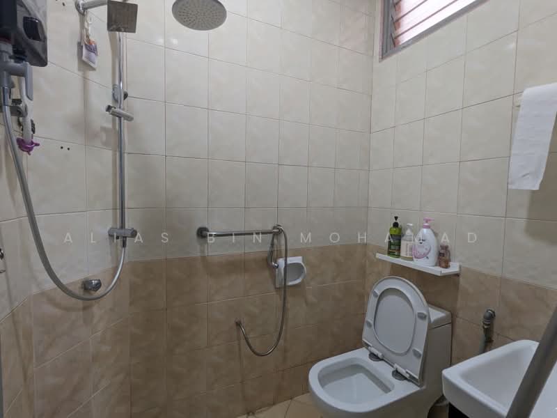 1-storey Terraced House for Sale in Taman Semarak (Kuala Nerus) - Alias Bin Mohamad - Bathroom - PropertyGuru.com.my