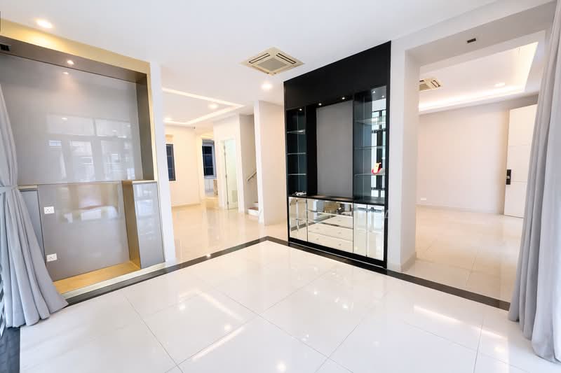 Rumah Berkembar untuk Dijual di Seksyen U1 (Glenmarie) - Kenny Chua - Living Room - PropertyGuru.com.my